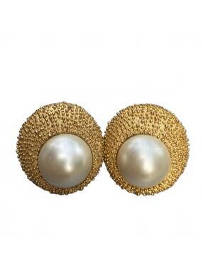 60's VTG Crown Trifari Round Textured Gold Cabochon Earrings